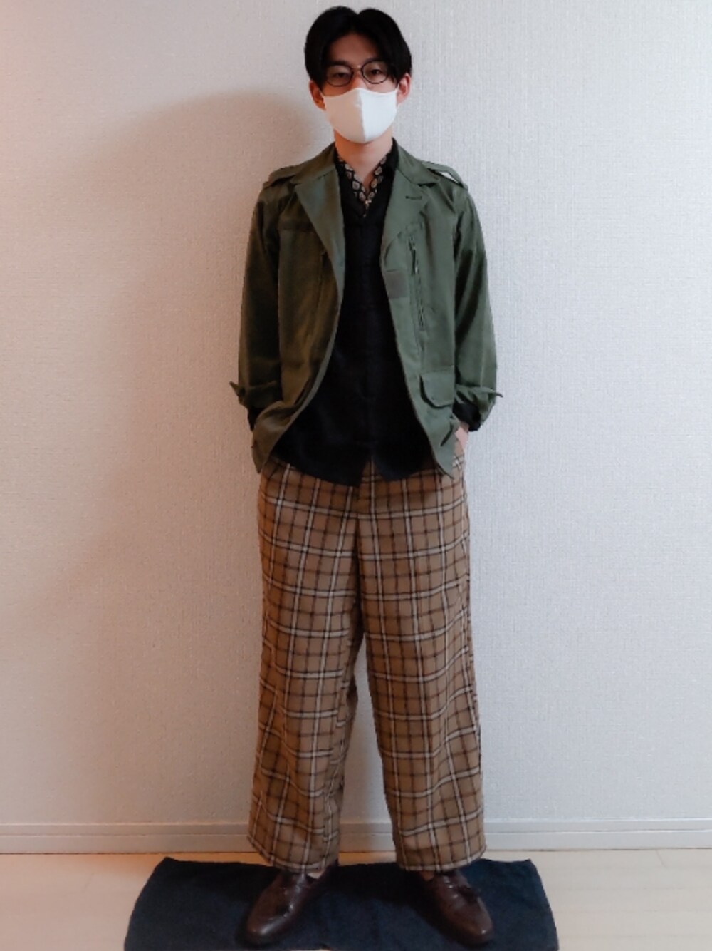 「秋コーデ」｜「フランス軍のアイテム（ミリタリージャケット、グリーン系）」を使った、AAaaさん（メンズ・168cm）の秋コーディネートの1枚目の写真