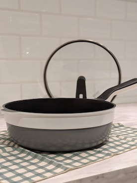 「212 KITCHEN STORE（トゥワントゥキッチンストア）の◆レミパン プラス 24cm RD ＜remy レミー＞（鍋/フライパン、その他）」を使った、shino.7さん（レディース・160cm）の秋コーディネート