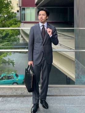 「アイテム（フォーマルスーツ/小物、グレー系）」を使った、一谷さん（メンズ・174cm）の秋コーディネート