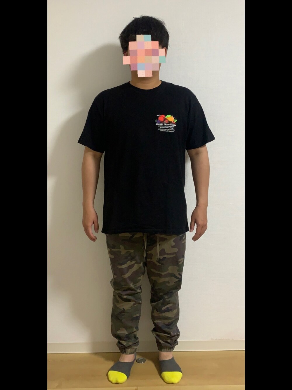 「半袖シャツ、チノパン」｜「STUSSYのアイテム（Tシャツ/カットソー、ブラック系）」を使った、tnk0225wakkirさん（メンズ・170cm）の冬コーディネートの1枚目の写真