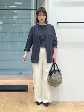 「INDIVI（インディヴィ）の【さらに軽く軽快！／着る日傘】ドルマントップス（シャツ/ブラウス、グレー系）」を使った、asamiさん（レディース・156cm）の春コーディネート