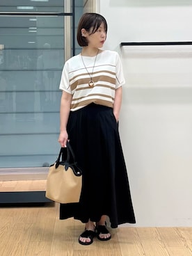 「INDIVI（インディヴィ）の【洗える】ガーター編みVネックニットT（ニット/セーター、ブラウン系）」を使った、asamiさん（レディース・156cm）の夏コーディネート