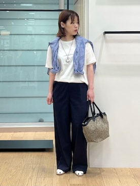 「INDIVI（インディヴィ）の【褒められパンツ／洗える】ウエストゴムワイドタックパンツ（その他パンツ、ブルー系）」を使った、asamiさん（レディース・156cm）の春コーディネート