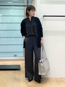 「INDIVI（インディヴィ）の【褒められパンツ／洗える】ウエストゴムワイドタックパンツ（その他パンツ、ブラック系）」を使った、asamiさん（レディース・156cm）の春コーディネート