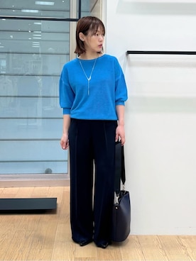 「INDIVI（インディヴィ）の【ハンドル2WAY／A4収納】スカーフハンドル バケツバッグ（ハンドバッグ、ブルー系）」を使った、asamiさん（レディース・156cm）の春コーディネート