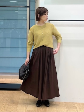 「INDIVI（インディヴィ）の【ウール混／体型カバー】ラメガーター編み Vネックニット（ニット/セーター、イエロー系）」を使った、asamiさん（レディース・156cm）の秋コーディネート