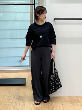 「INDIVI（インディヴィ）の【撥水／UVケア】ねじり袖サッカートップス（Tシャツ/カットソー、ブラック系）」を使った、asamiさん（レディース・156cm）の秋コーディネート
