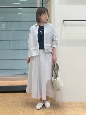 「INDIVI（インディヴィ）の【洗える】ガーター編みVネックニットT（ニット/セーター、ブルー系）」を使った、asamiさん（レディース・156cm）の夏コーディネート