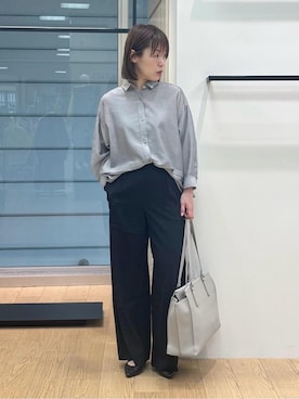 「INDIVI（インディヴィ）の【褒められパンツ／洗える】ウエストゴムワイドタックパンツ（その他パンツ、ブラック系）」を使った、asamiさん（レディース・156cm）の春コーディネート