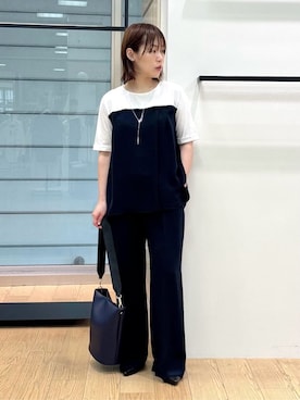 「INDIVI（インディヴィ）の【ハンドル2WAY／A4収納】スカーフハンドル バケツバッグ（ハンドバッグ、ブルー系）」を使った、asamiさん（レディース・156cm）の春コーディネート