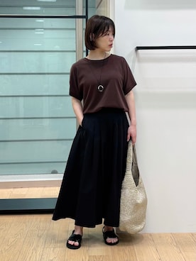 「INDIVI（インディヴィ）の【洗える／コットン】ドライタッチさらりニットT（ニット/セーター、ブラウン系）」を使った、asamiさん（レディース・156cm）の夏コーディネート