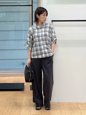 「INDIVI（インディヴィ）の【コットン100％／透け感／2WAY】袖アレンジ チェックシャツ（シャツ/ブラウス、ホワイト系）」を使った、asamiさん（レディース・156cm）の夏コーディネート