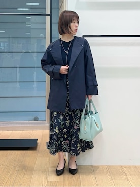 「INDIVI（インディヴィ）の【撥水/軽量】ミドル丈 ミニマルトレンチコート（トレンチコート、ブルー系）」を使った、asamiさん（レディース・156cm）の春コーディネート