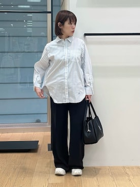 「INDIVI（インディヴィ）の【2WAY／洗える】ラメストライプ コットン混シャツ（シャツ/ブラウス、ブルー系）」を使った、asamiさん（レディース・156cm）の春コーディネート