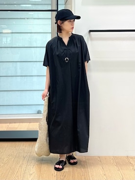 「INDIVI（インディヴィ）の【撥水／UVカット】ベルト付きワンピース（ワンピース、ブラック系）」を使った、asamiさん（レディース・156cm）の夏コーディネート
