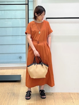 「INDIVI（インディヴィ）の【華奢見え】ベルト付きナローワンピース（ワンピース、レッド系）」を使った、asamiさん（レディース・156cm）の夏コーディネート