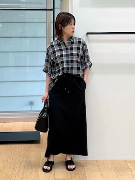 「INDIVI（インディヴィ）の【コットン100％／透け感／2WAY】袖アレンジ チェックシャツ（シャツ/ブラウス、ブラック系）」を使った、asamiさん（レディース・156cm）の夏コーディネート