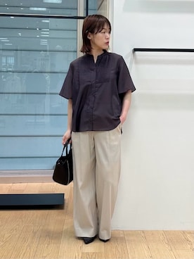 「INDIVI（インディヴィ）の【褒められパンツ／洗える】ウエストゴムワイドタックパンツ（その他パンツ、ベージュ系）」を使った、asamiさん（レディース・156cm）の春コーディネート