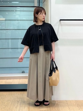 「INDIVI（インディヴィ）の【洗える／シアーチェック柄】異素材コンビスリーブトップス（Tシャツ/カットソー、ブラック系）」を使った、asamiさん（レディース・156cm）の春コーディネート