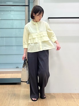 「INDIVI（インディヴィ）の【UVケア／吸汗速乾／着映え】ティアードストライプシャツ（シャツ/ブラウス、イエロー系）」を使った、asamiさん（レディース・156cm）の夏コーディネート