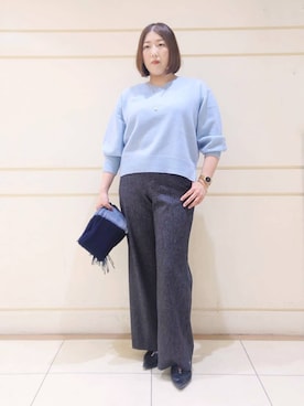 「INDIVI（インディヴィ）の【洗える／カシミヤ混】ミドルゲージVネックニット（ニット/セーター、ブルー系）」を使った、Itoさん（レディース・160cm）の冬コーディネート