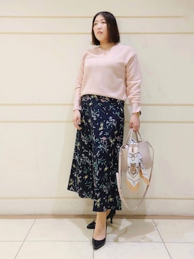 「INDIVI（インディヴィ）の【洗える／軽量】きらめきVネックニット（ニット/セーター、ピンク系）」を使った、Itoさん（レディース・160cm）の冬コーディネート