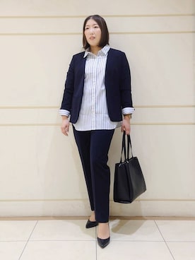 「INDIVI（インディヴィ）の【2WAY／洗える】ラメストライプ コットン混シャツ（シャツ/ブラウス、ブルー系）」を使った、Itoさん（レディース・160cm）の冬コーディネート