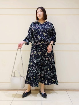 「INDIVI（インディヴィ）の【SETUP可能】モダンフラワー柄フレアスカート（スカート、ブルー系）」を使った、Itoさん（レディース・160cm）の冬コーディネート