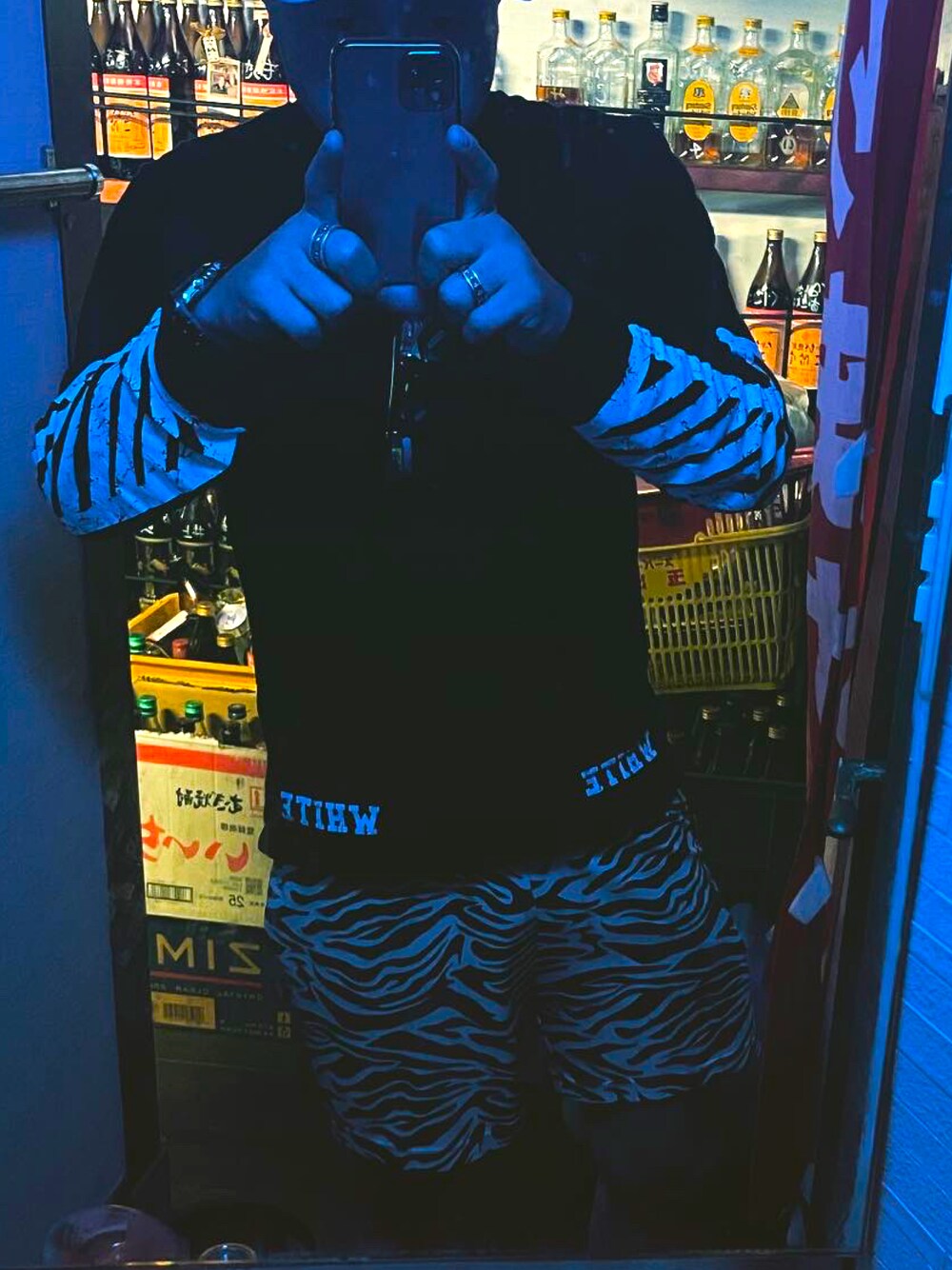 「お洒落さんとつながりたい」｜「off whiteのアイテム（シャツ/ブラウス、ブラック系）」を使った、GO-DAI HIDEHIROさん（メンズ・172cm）の冬コーディネートの1枚目の写真