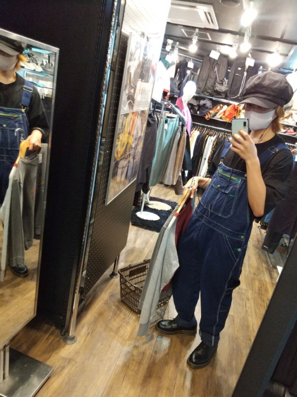 「古着、オーバーオール、初投稿、古着男子、おしゃれさんと繋がりたい、古着好きな人と繋がりたい、古着女子」｜「LIBERTY LONDONのアイテム（サロペット/オーバーオール、グリーン系）」を使った、macaron 相互さん（メンズ・170cm）の冬コーディネートの1枚目の写真