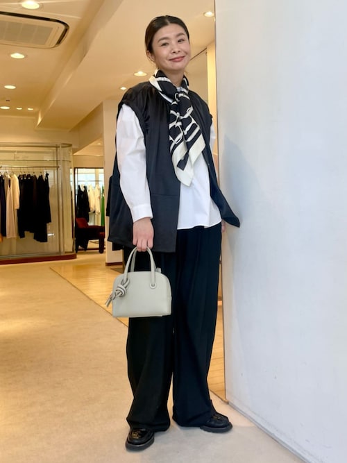 TOMORROWLAND コクーンジレジャケット TOMORROWLAND（トゥモローランド） ベスト ジレ スライミーサテン