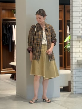「アイテム（ダッフルコート）」を使った、Hanada_TOMORROWLANDさん（レディース・166cm）の夏コーディネート