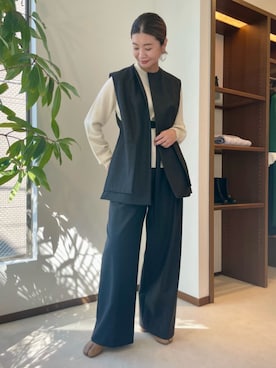 「クルーネックニット」｜「アイテム（その他アウター）」を使った、Hanada_TOMORROWLANDさん（レディース・166cm）の秋コーディネート