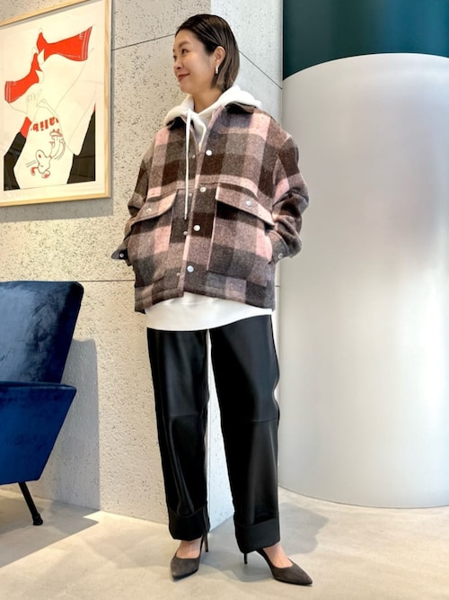 セール】ソフトシープレザー セミワイドストレートパンツ