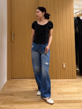 「LAGUNAMOON（ラグナムーン）のリップドデニムパンツ（デニムパンツ、ブルー系）」を使った、NANAMI NAKAMURAさん（レディース・160cm）の春コーディネート