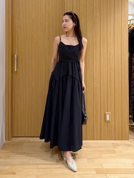 「LAGUNAMOON（ラグナムーン）のカシュクールボリュームキャミワンピース 【夏服】（ワンピース、ブラック系）」を使った、NANAMI NAKAMURAさん（レディース・160cm）の夏コーディネート