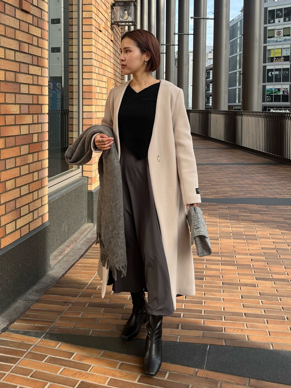 NANAMI NAKAMURA(LAGUNAMOON)|LAGUNAMOONのノーカラーコートを NANAMI NAKAMURA(LAGUNAMOON)|LAGUNAMOONのノーカラーコートを