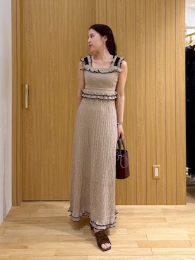 「LAGUNAMOON（ラグナムーン）のフリルバイカラーニットワンピース 【夏服】（ワンピース、ベージュ系）」を使った、NANAMI NAKAMURAさん（レディース・160cm）の夏コーディネート