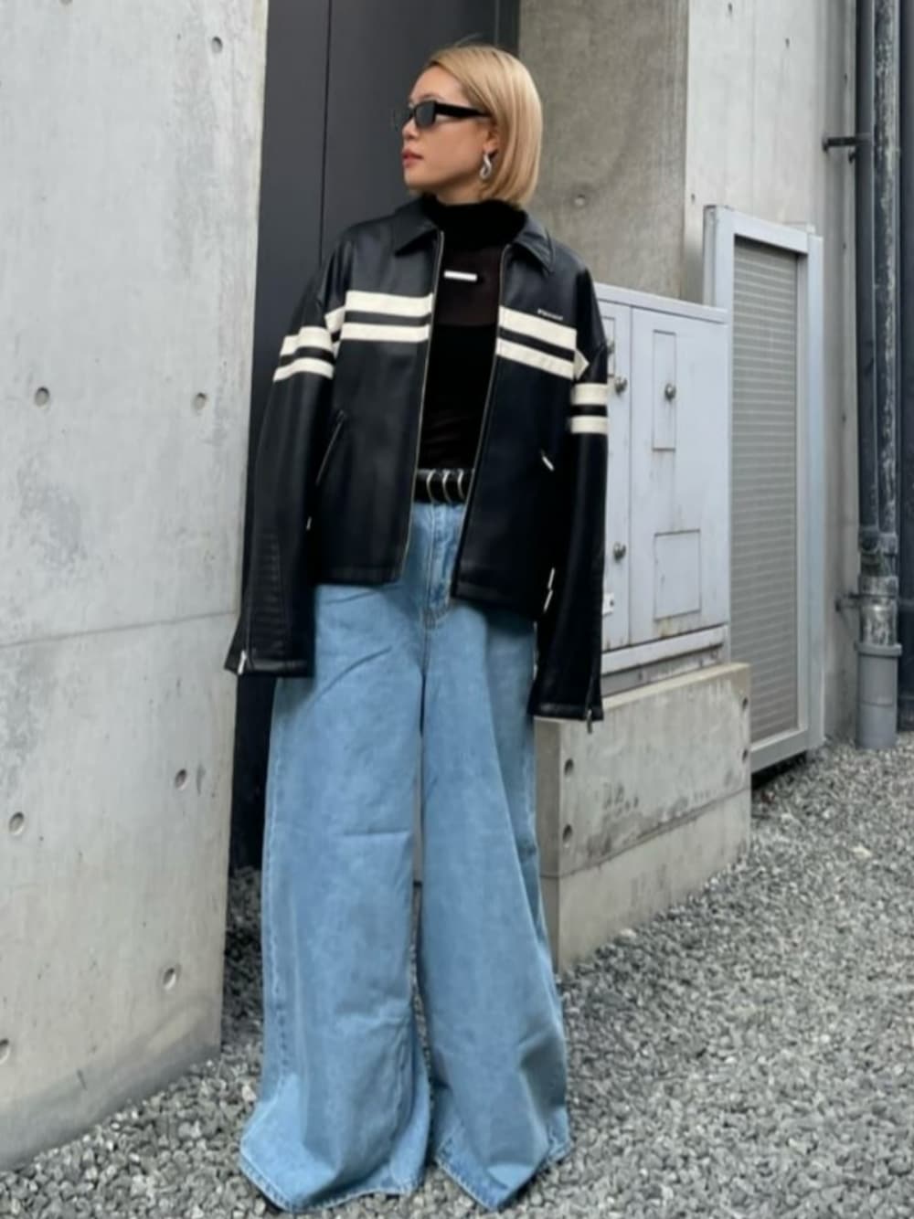 「PRANK PROJECTのスーパーバギーデニム / Super Buggy Denim（デニムパンツ、ブルー系）」を使った、PRANK PROJECTさん（レディース・167cm）の秋コーディネートの1枚目の写真