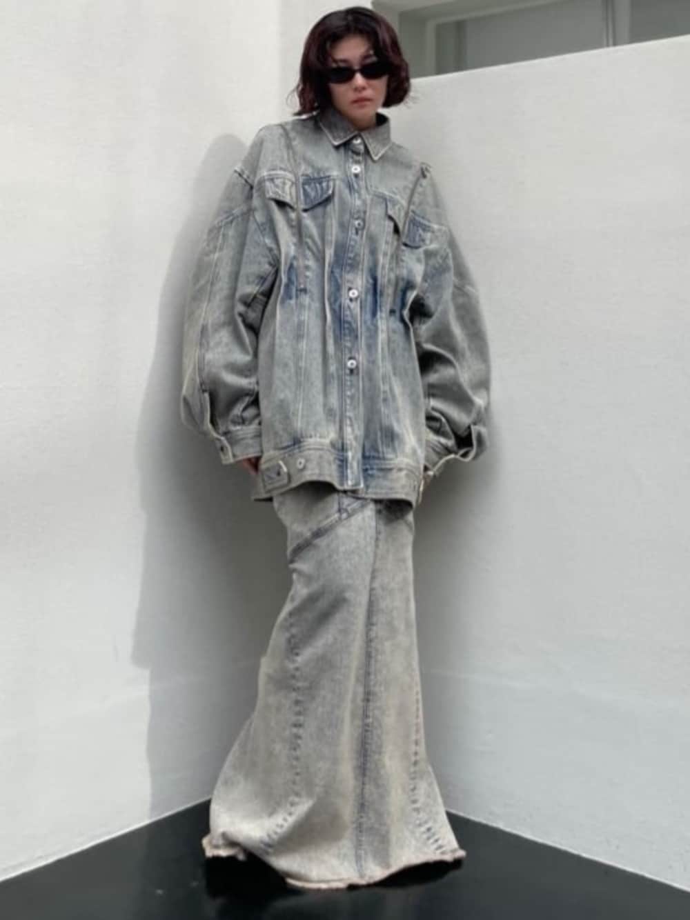 「prankproject、プランクプロジェクト、デニムジャケット、ブルゾン、マキシスカート」｜「PRANK PROJECTの【24AUTUMN PRE ORDER】デニムストレートマキシスカート / Denim Straight Maxi Skirt（デニムスカート、ブルー系）」を使った、PRANK PROJECTさん（レディース・154cm）の夏コーディネートの1枚目の写真