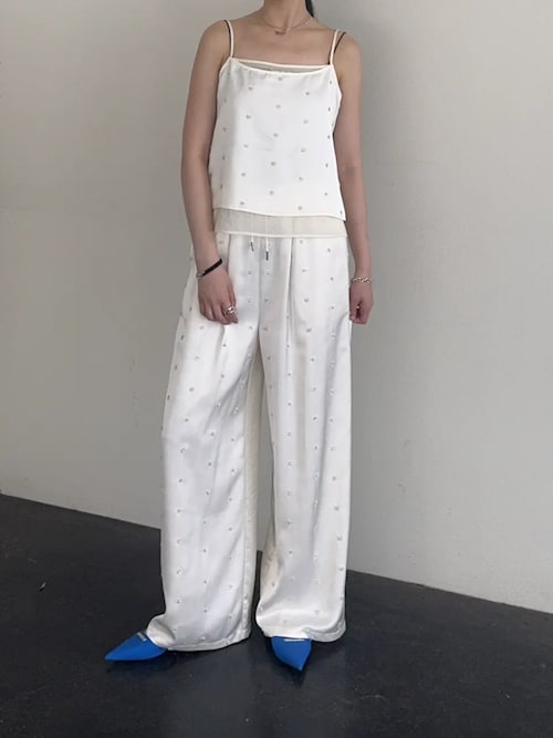 chesty フラワービジュー　パンツ　0 新品 フラワービジューサテンイージーパンツ / Flower Beaded Satin