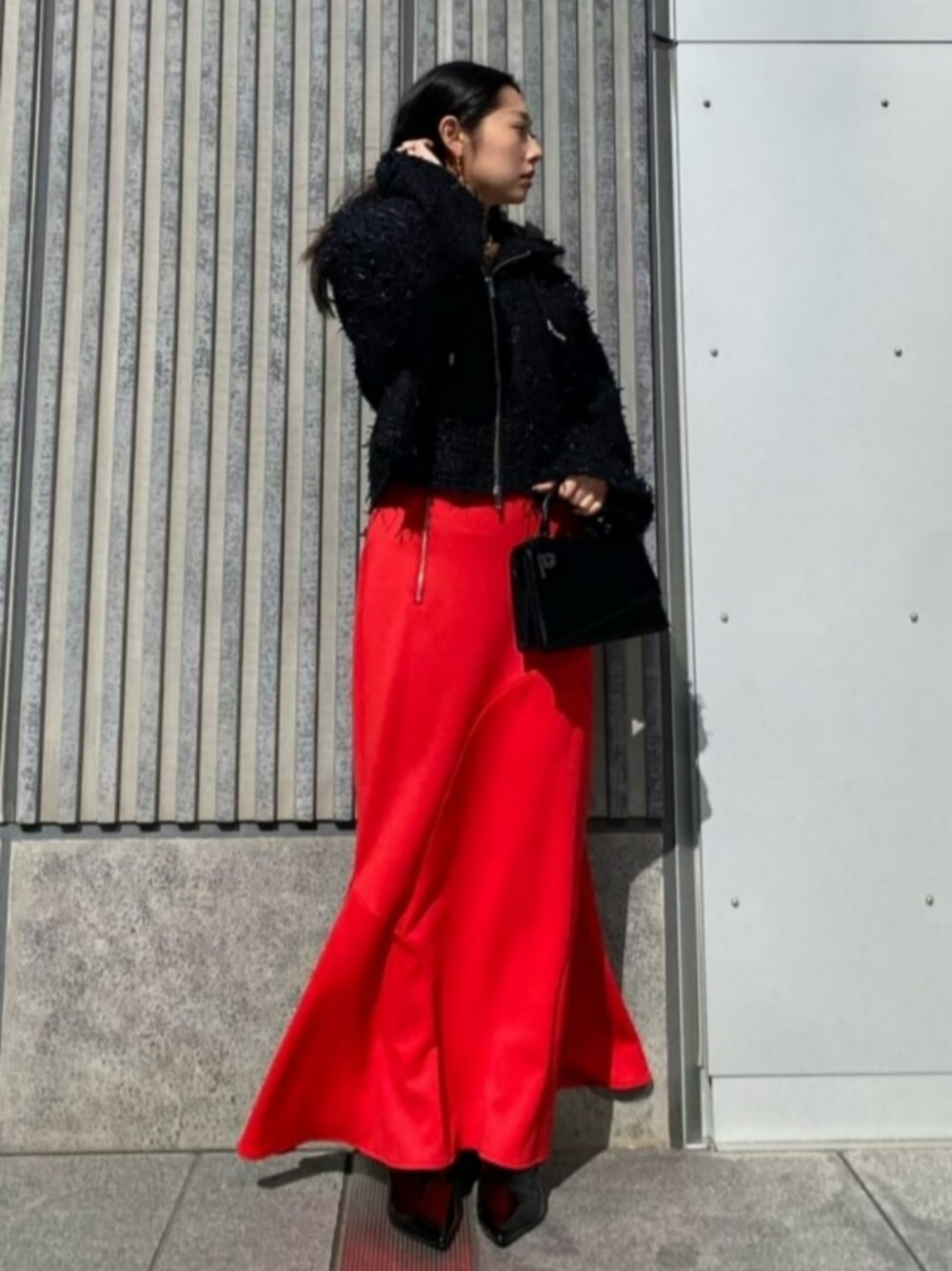 「prankproject、プランクプロジェクト、マキシスカート、赤」｜「PRANK PROJECTのポインテッドトゥショートブーツ / Pointed-toe Short Boots（ブーツ、ブラック系）」を使った、PRANK PROJECTさん（レディース・153cm）の冬コーディネートの1枚目の写真