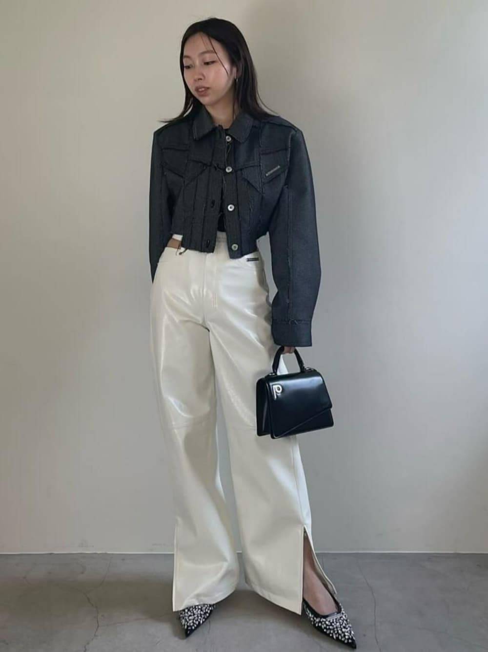 「PRANK PROJECTのロゴプレートミニサッチェルバッグ/Logo Plate Mini Satchel Bag（ハンドバッグ、ブラック系）」を使った、PRANK PROJECTさん（レディース・157cm）の秋コーディネートの1枚目の写真