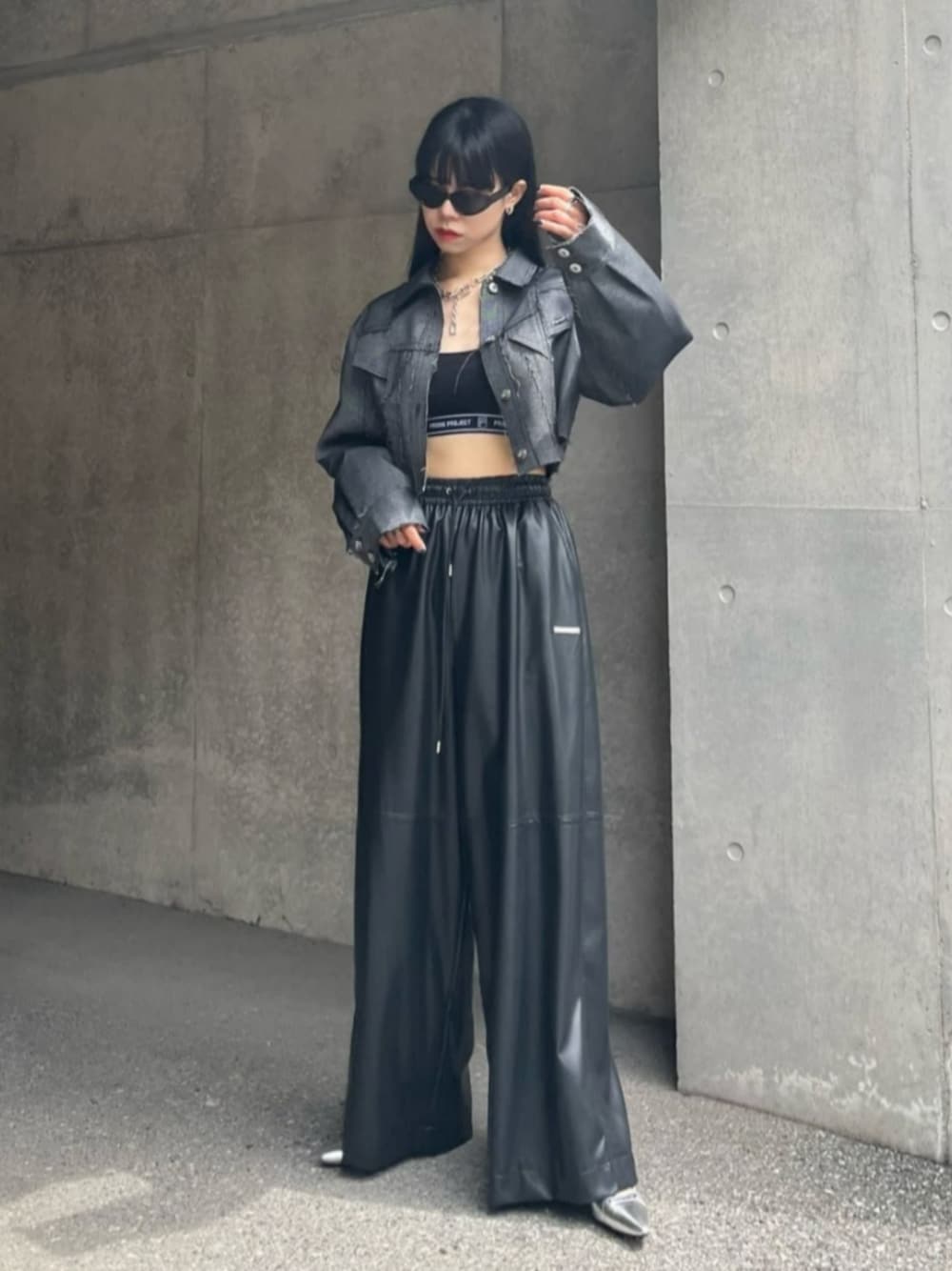 「prankproject、プランクプロジェクト」｜「PRANK PROJECTのポインテッドスリングバックミュール/Pointed Sling Back Mules（パンプス、シルバー系）」を使った、PRANK PROJECTさん（レディース・162cm）の夏コーディネートの1枚目の写真