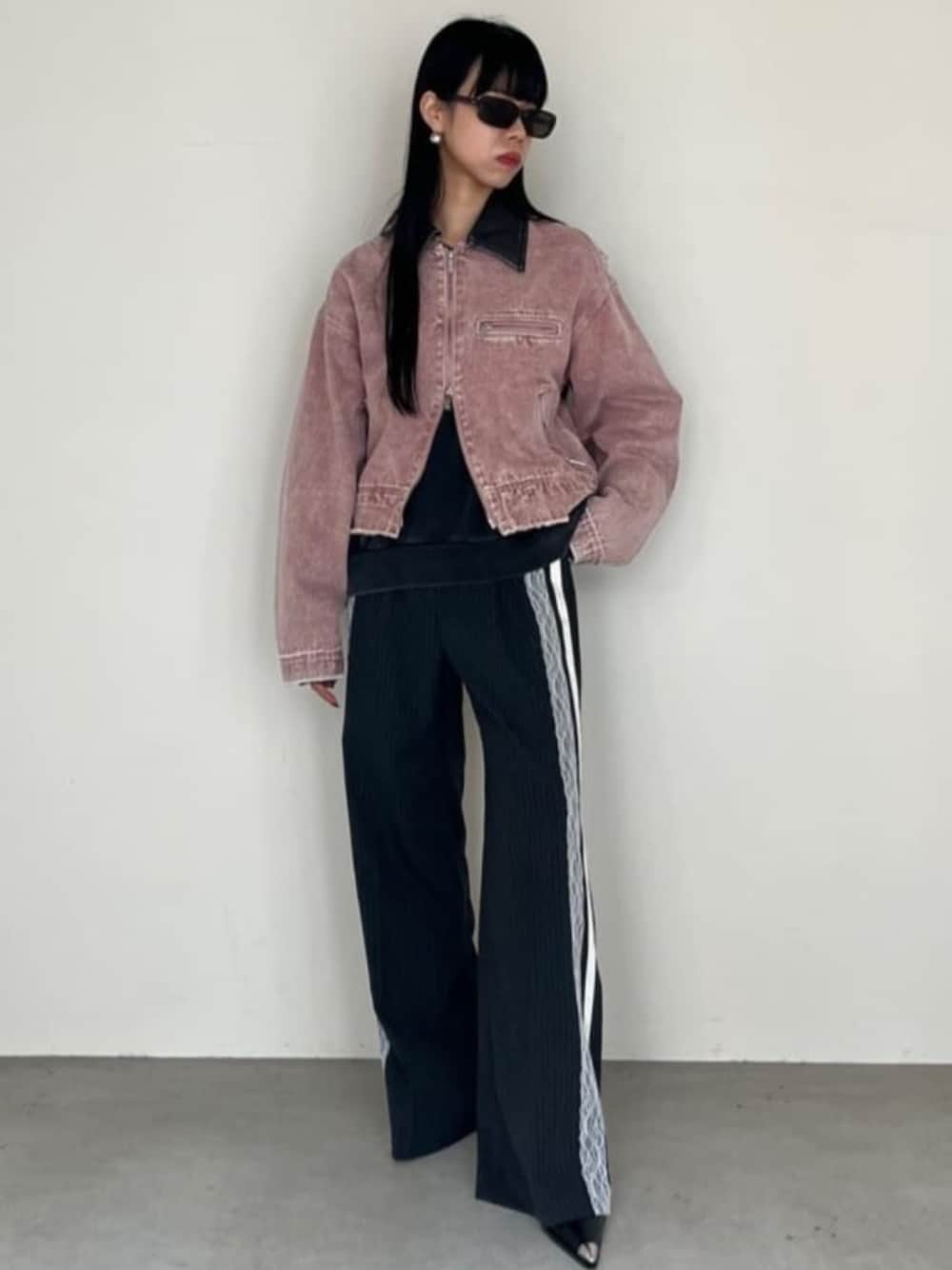「prankproject、プランクプロジェクト、デニムジャケット、レースパンツ」｜「PRANK PROJECTの【24AUTUMN PRE ORDER】ポインテッドショートブーツ / Pointed Short Boots（ブーツ、ブラック系）」を使った、PRANK PROJECTさん（レディース・162cm）の秋コーディネートの1枚目の写真
