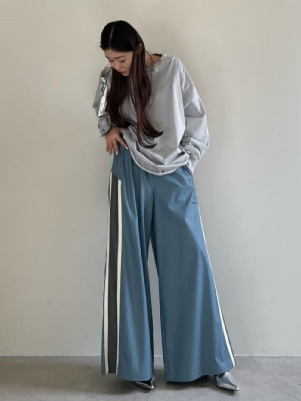「スポーツMIX、モードスタイル、prankproject、プランクプロジェクト」｜「PRANK PROJECTのFAITHロンTEE / FAITH Long Sleeve Tee（Tシャツ/カットソー、グレー系）」を使った、PRANK PROJECTさん（レディース・154cm）の秋コーディネートの1枚目の写真