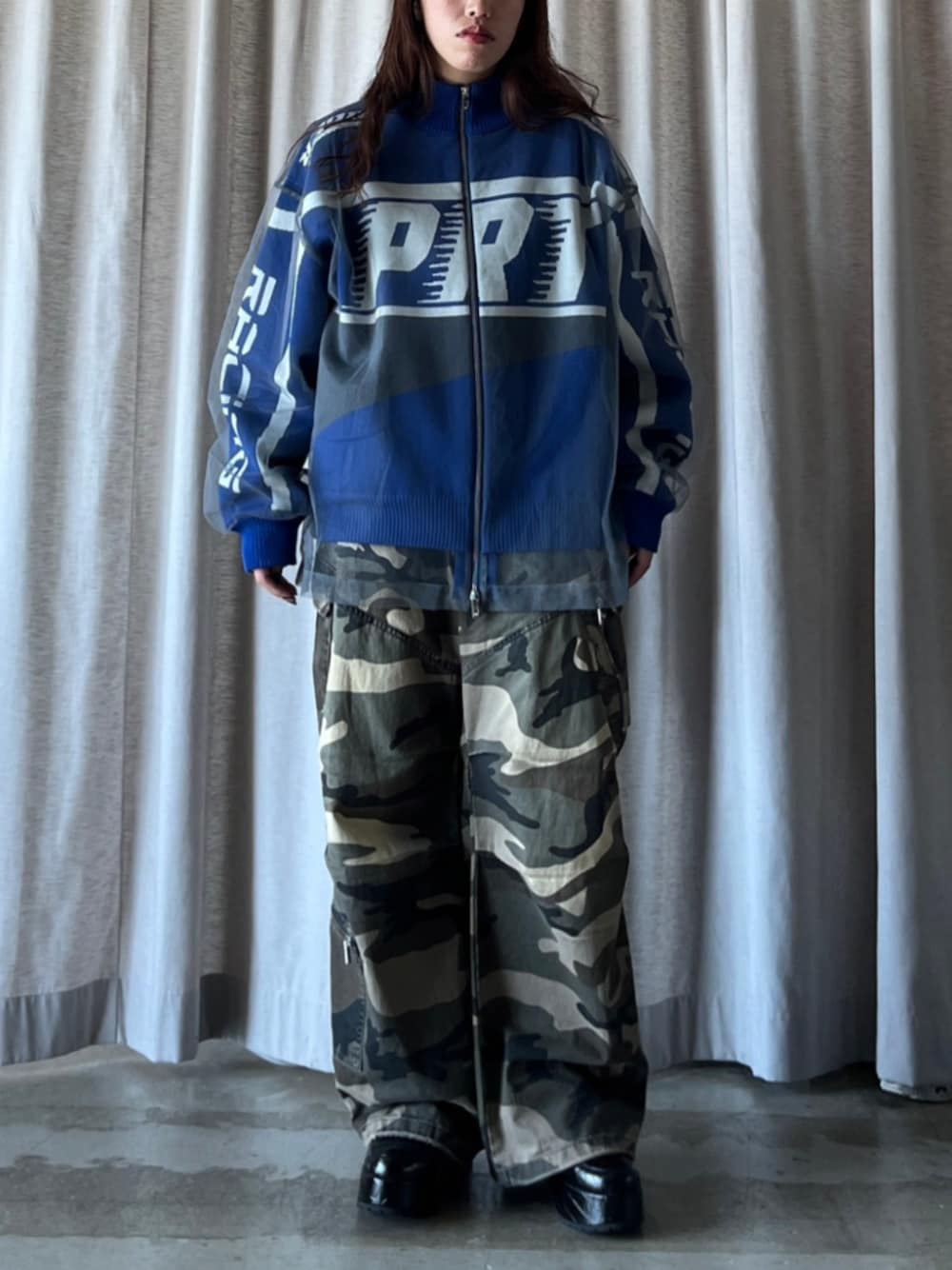 「prankproject、プランクプロジェクト、スポーツミックス、迷彩パンツ、迷彩」｜「PRANK PROJECTの【24WINTER PRE ORDER】CAMOジップカーゴパンツ/CAMO Zip Cargo Pants（カーゴパンツ、その他）」を使った、PRANK PROJECTさん（レディース・158cm）の秋コーディネートの1枚目の写真