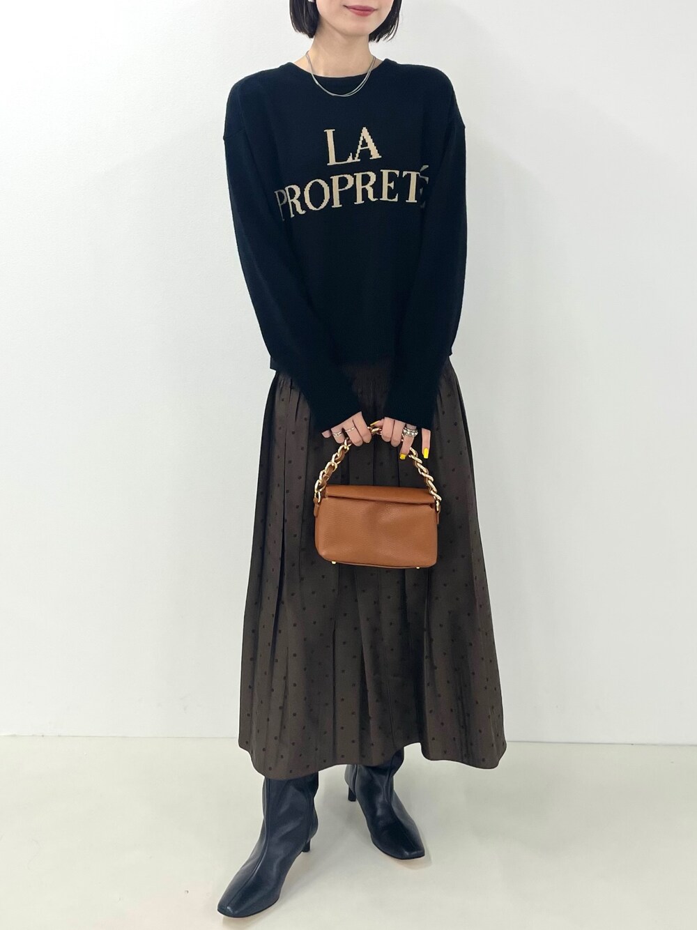 「冬コーデ、秋コーデ、秋冬コーデ、ノーリーズ、NOLLEY'S、ニット、カーディガン、ニットカーディガン、ブーツ、ブーツスタイル、スカート、オトナ女子、オトナカジュアル、きれいめカジュアル、キレイめ」｜「NOLLEY’Sの◇【WEB限定】ロゴインターシャ2WAYクルーネックカーディガン（カーディガン/ボレロ、ブラック系）」を使った、nanaさん（レディース・163cm）の夏コーディネートの1枚目の写真