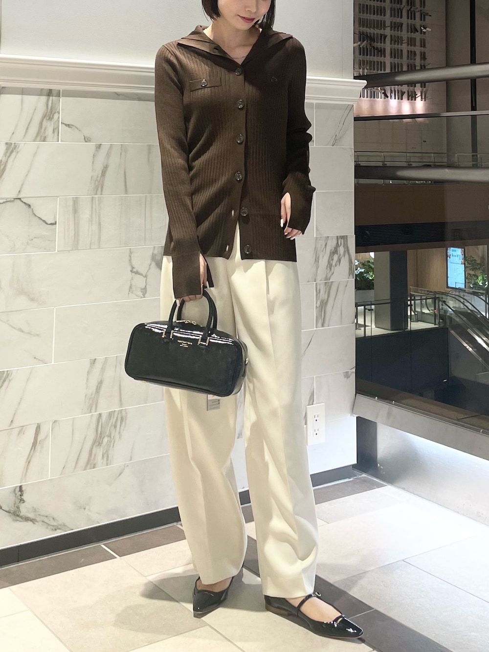 「秋コーデ、NOLLEY'S、ノーリーズ、秋冬コーデ、ワイドパンツ、パンツスタイル、オフィスカジュアル、ニット、カーディガン、ブラウン、シンプルコーデ、きれいめカジュアル、オトナカジュアル、オトナ女子、キレイめ」｜「NOLLEY’Sの＜飯豊まりえさん着用＞ウォッシャブルウール混ワイドリブ衿付きカーディガン（カーディガン/ボレロ、ブラウン系）」を使った、nanaさん（レディース・163cm）の秋コーディネートの1枚目の写真