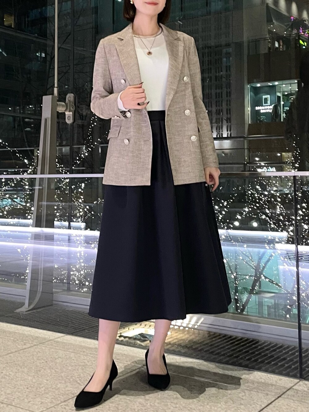 「休日スタイル、お出かけコーデ、シンプルスタイル、春、大人ファッション、オフィススタイル、フレアスカート、ノーリーズ、NOLLEY'S、スカート、スカートスタイル、オトナカジュアル、オトナ女子、オトナカワイイ、春コーデ」｜「NOLLEY’SのシアーフライスロンT（Tシャツ/カットソー、ホワイト系）」を使った、nanaさん（レディース・163cm）の冬コーディネートの1枚目の写真